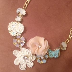 Lovely flower necklace